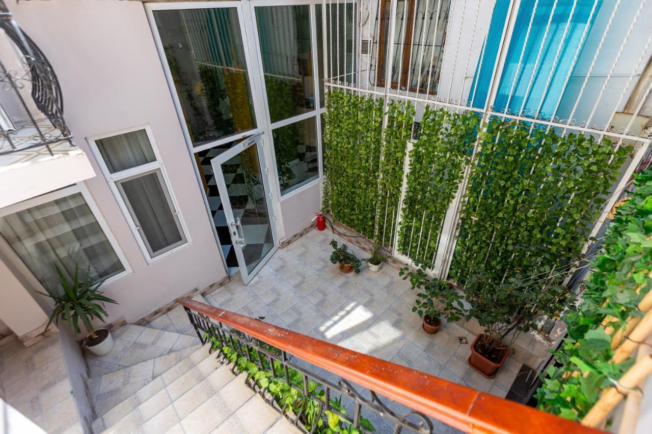 Moss Art Boutique Hotel Bakoe Buitenkant foto